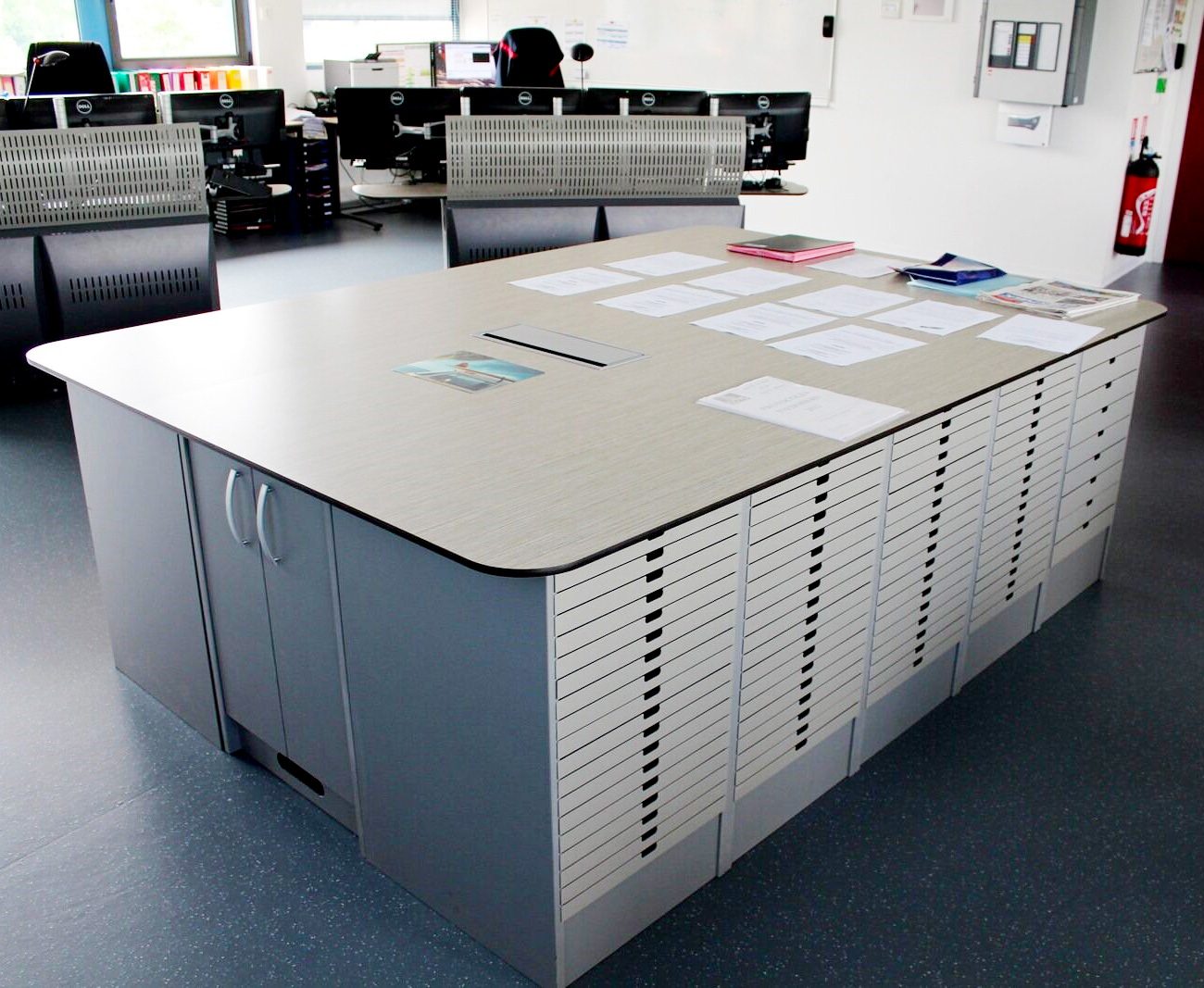 Meuble plan - Salle de supervision